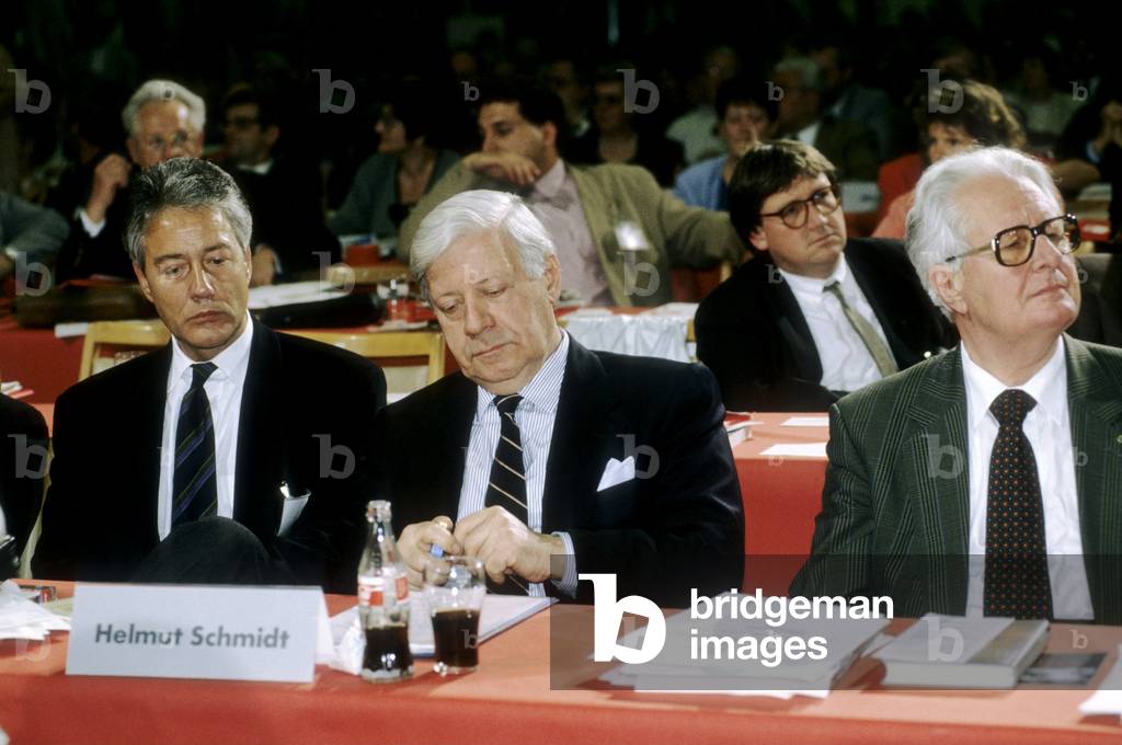 Björn Engholm, Helmut Schmidt and Hans Jochen Vogel, SDP conference, June 1993 (photo)