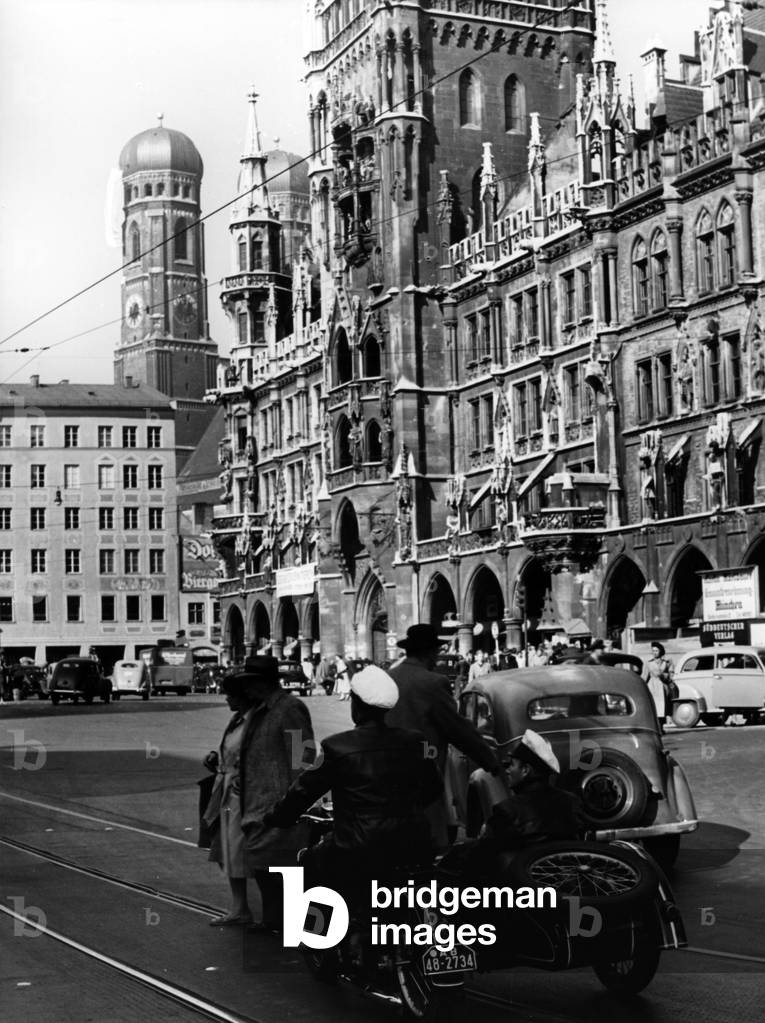 The Neue Rathaus in Munich (b/w photo)
