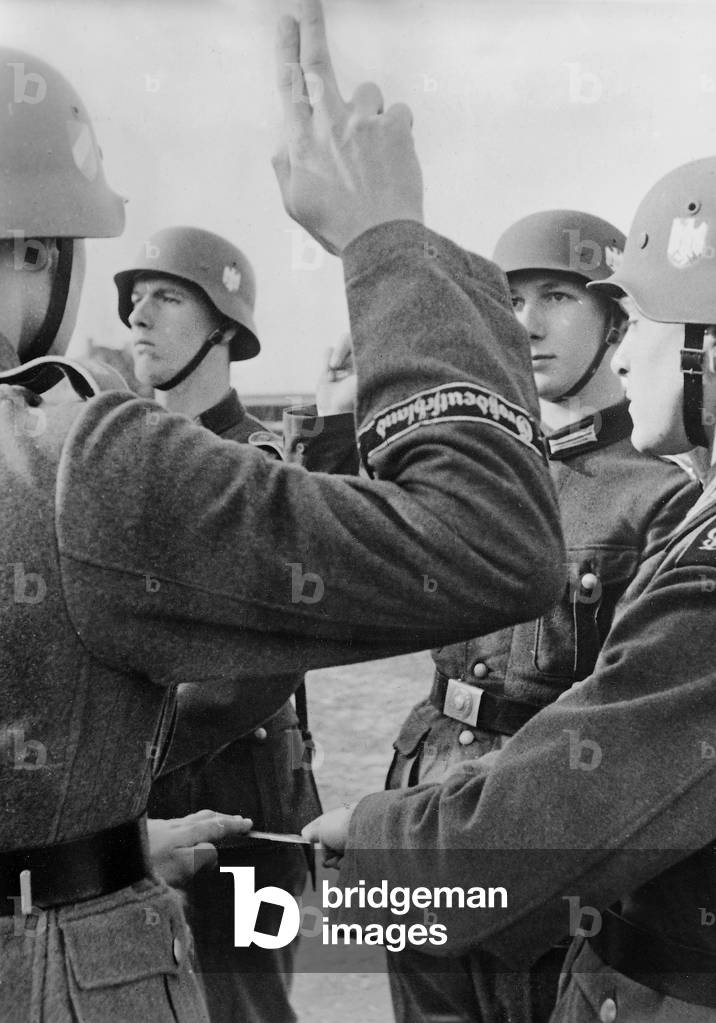 Swearing in of recruits of the infantry regiment 'Grossdeutschland', 1941 (b/w photo)