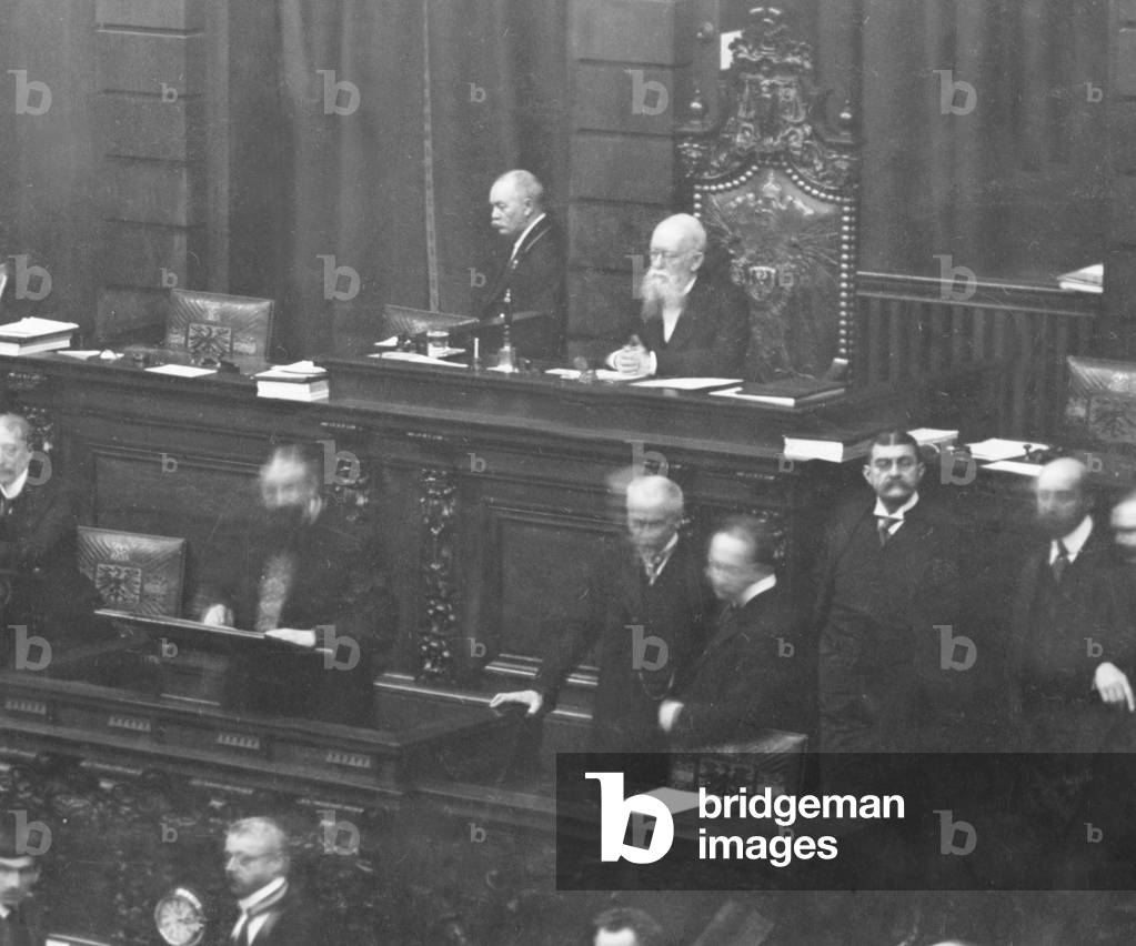 Reichstag President Kaempf at a meeting, 1912