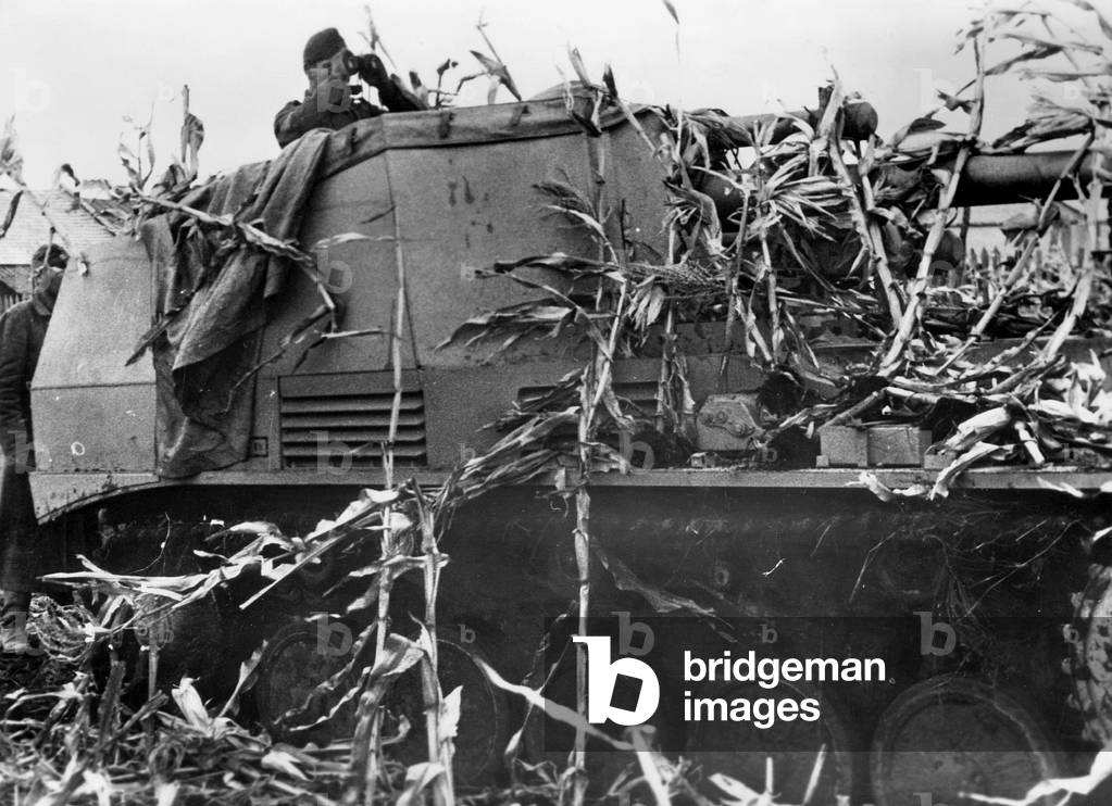 German 'Wasp' field howitzer on the Eastern front, 1943 (b/w photo)