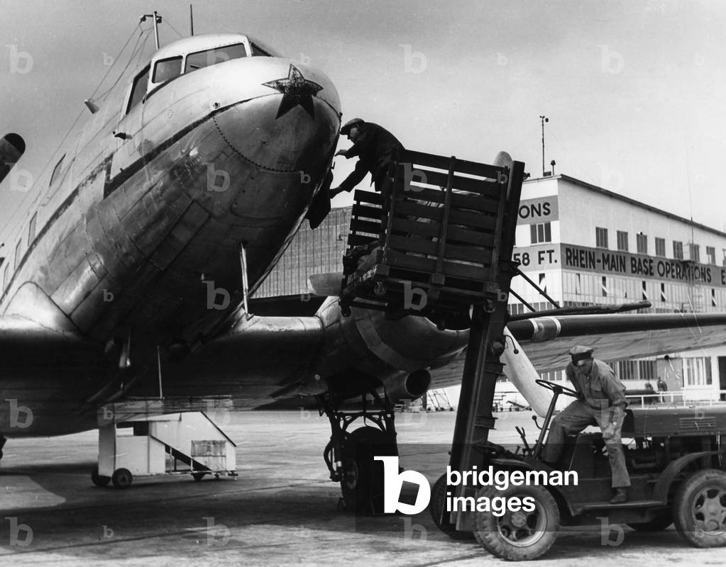 DC-3 at the airport Frankfurt am Main, 1950 (b/w photo)