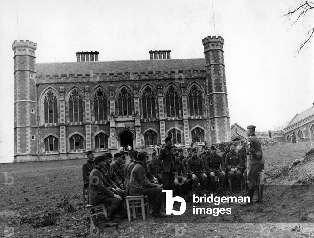 Members of the RAD on the English Channel Islands, 1942 (b/w photo)