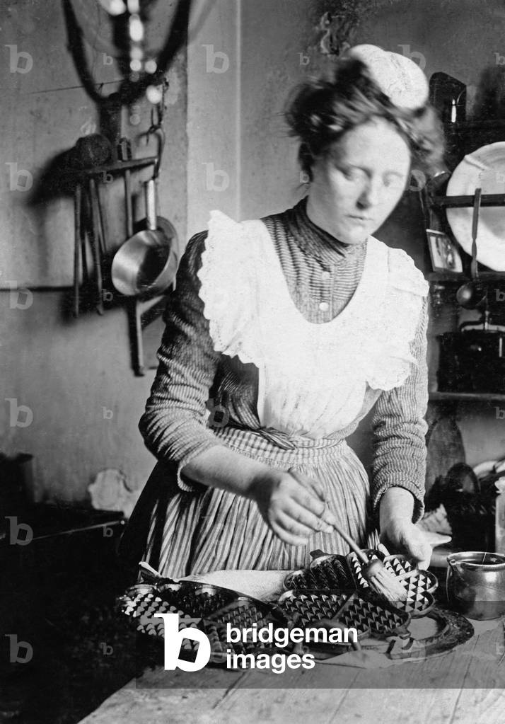 Preparation of waffles, 1910 (b/w photo)