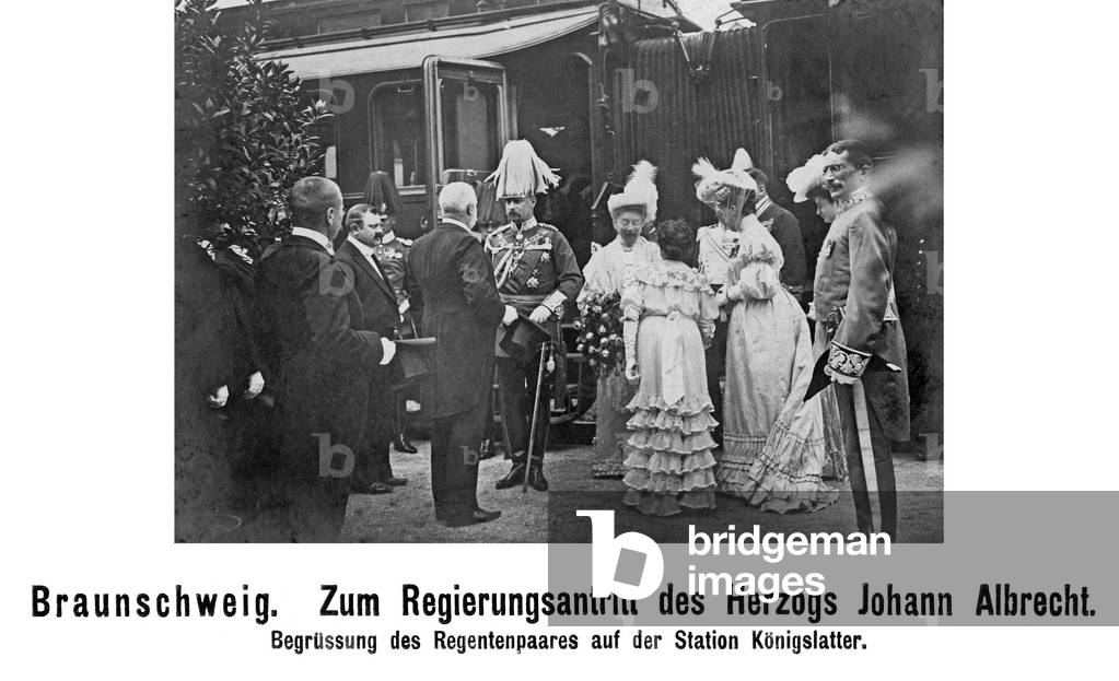 Greeting of the regent couple in Braunschweig, 1907 (b/w photo)