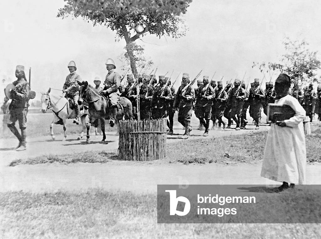 Askari soldiers of the protection force in German East Africa, 1914 (b/w photo)