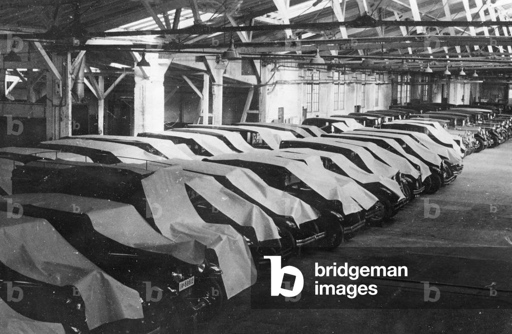 View of a covered parking during the Great Depression (b/w photo)