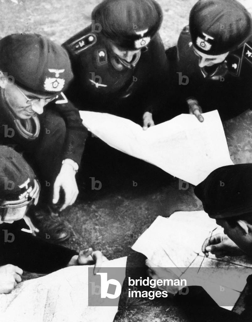 Officers of the armored group during a maneuver, 1939