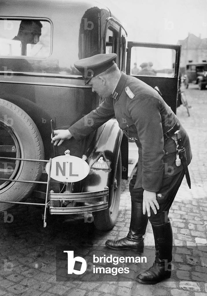 Control on the German-Dutch border, 1936 (b/w photo)