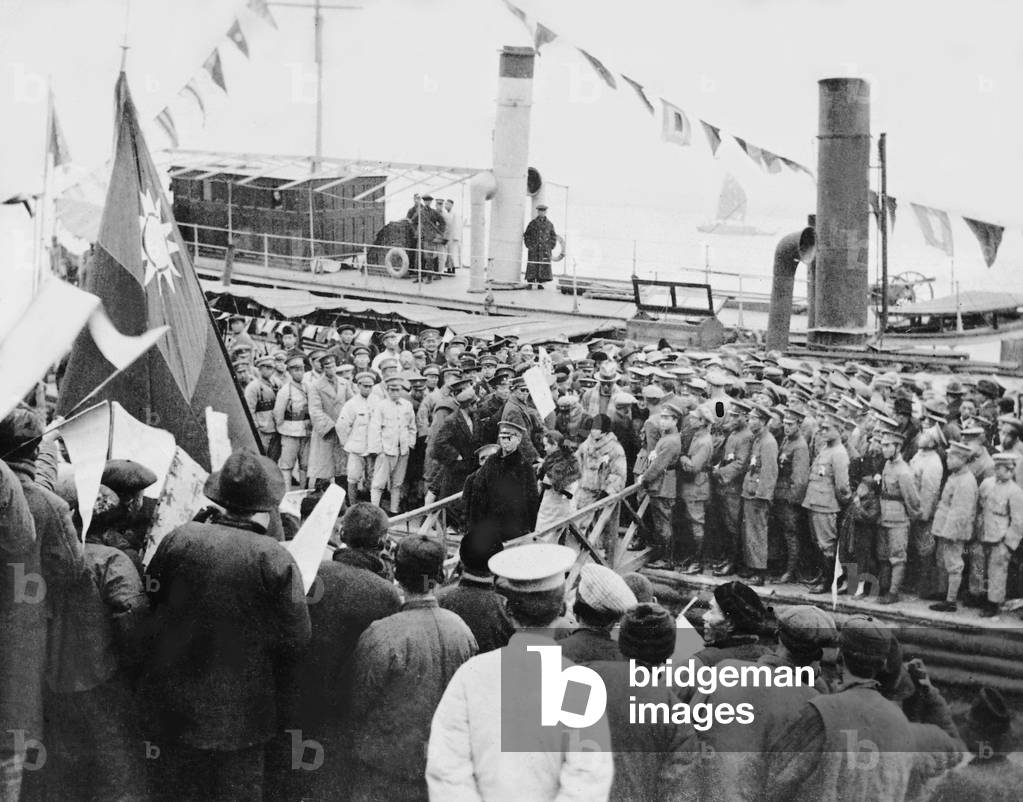 Chiang Kai-shek's arrival in Wuhan, 1927 (b/w photo)