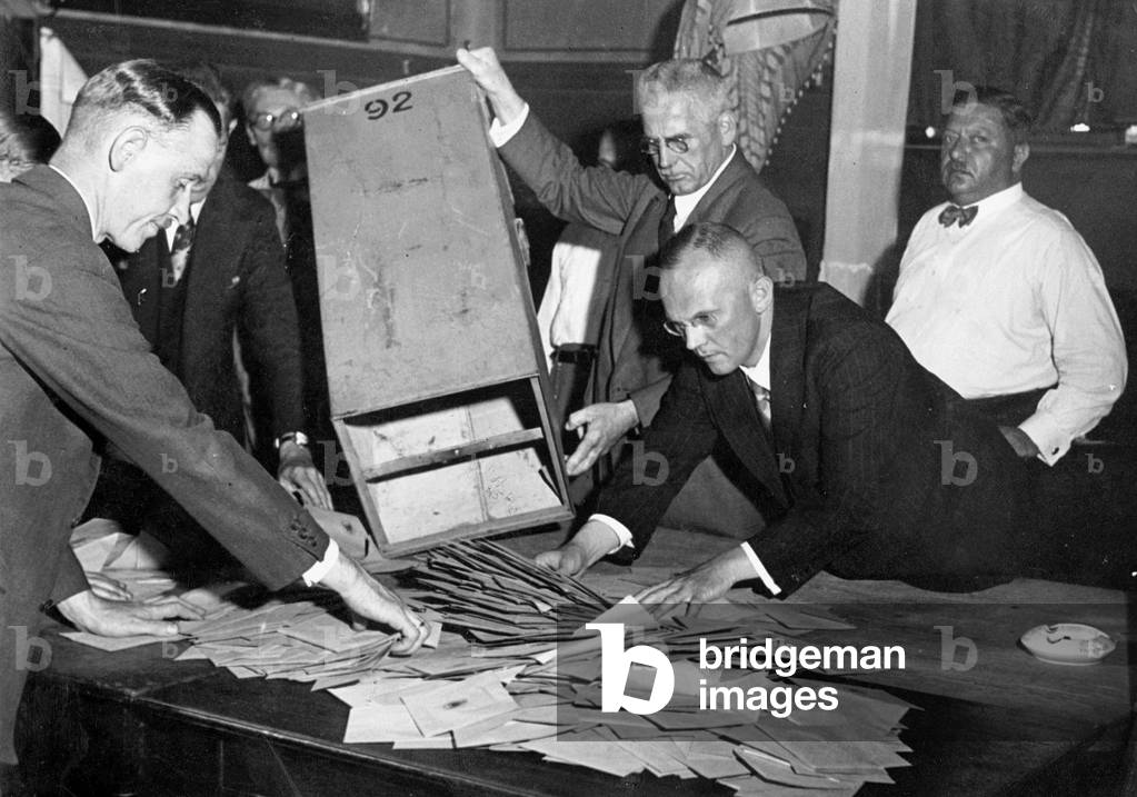 Vote counting, 1932 (b/w photo)
