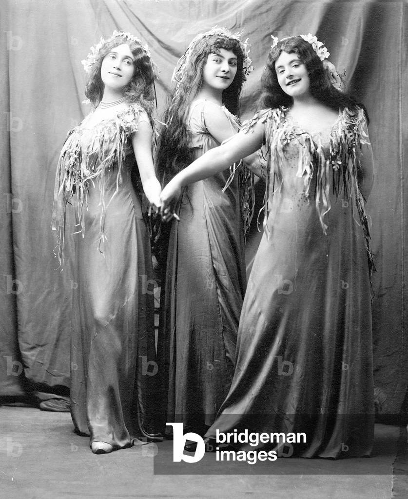 Rhine maidens from Richard Wagner's 'Twilight of the Gods', 1908 (b/w photo)