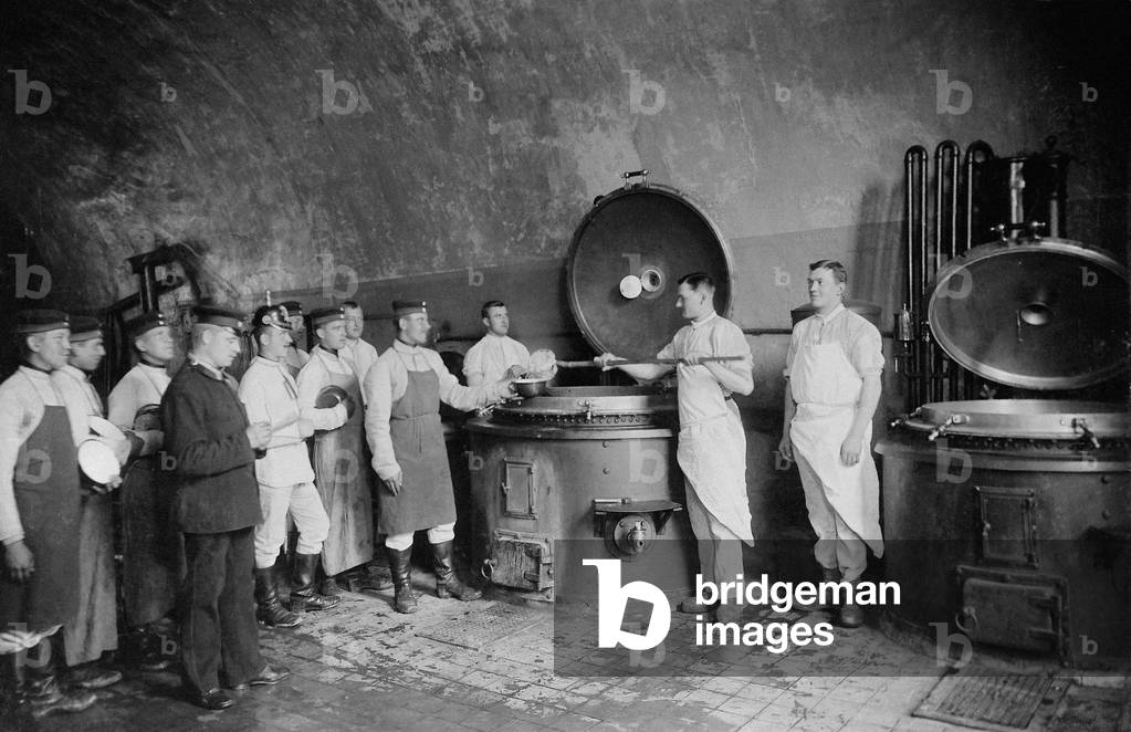 Serving a meal in a German barracks, 1906 (b/w photo)