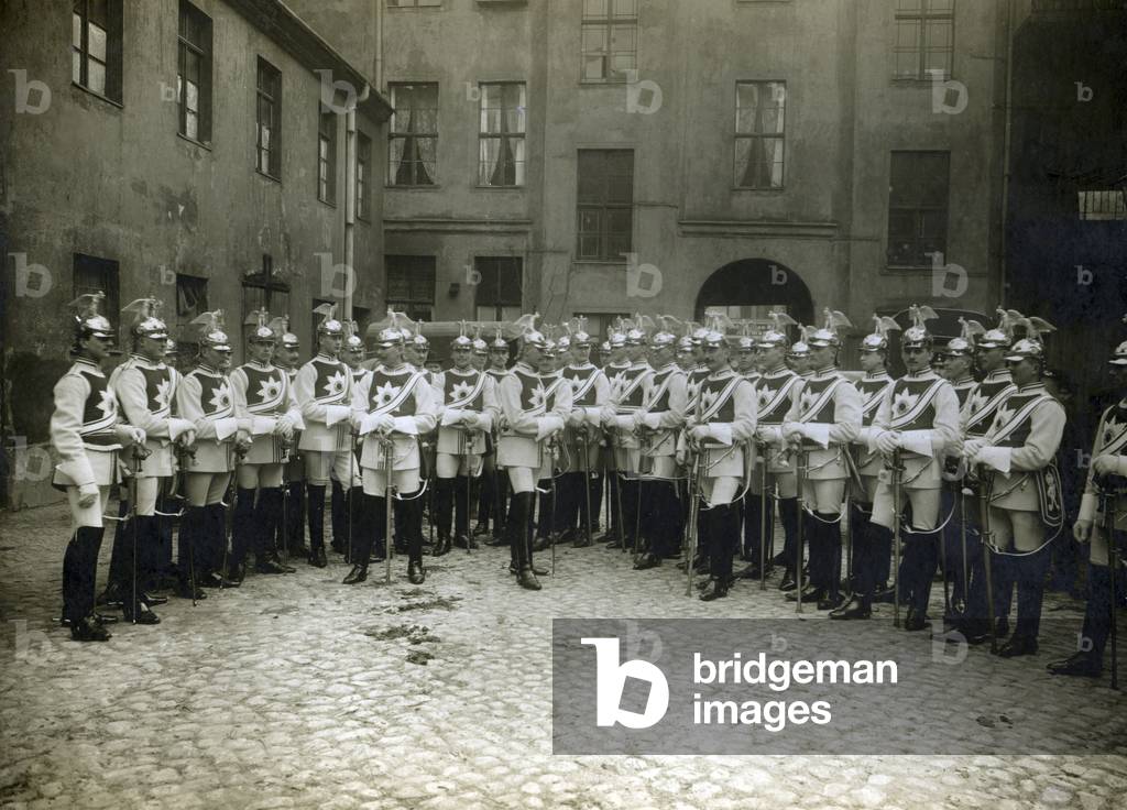 Cuirassiers, 1909 (b/w photo)