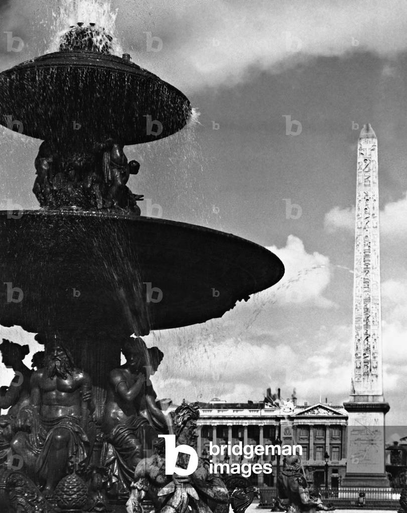 Place de la Concorde (b/w photo)