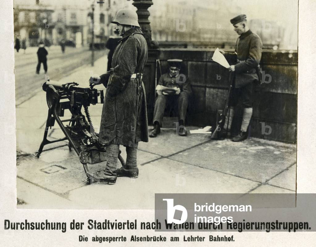 Machine gun post on the Alsen bridge in Berlin, 1919