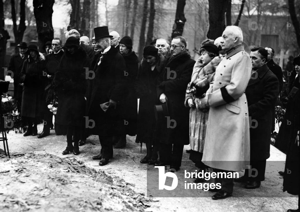 Funeral of Kurt Francois in Berlin, 1931 (b/w photo)