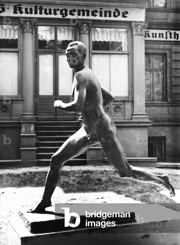 Memorial to Paavo Nurmi, 1935 (b/w photo)