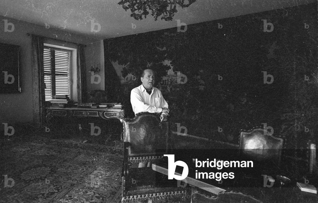 Carl Underberg on the Schwaerzenberg estate on Tegernsee lake, 1966 (b/w photo)