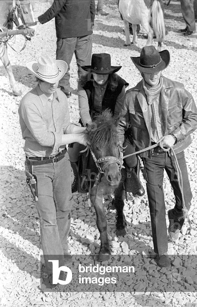 Vacation in covered wagon in Upper Franconia, 1971 (b/w photo)