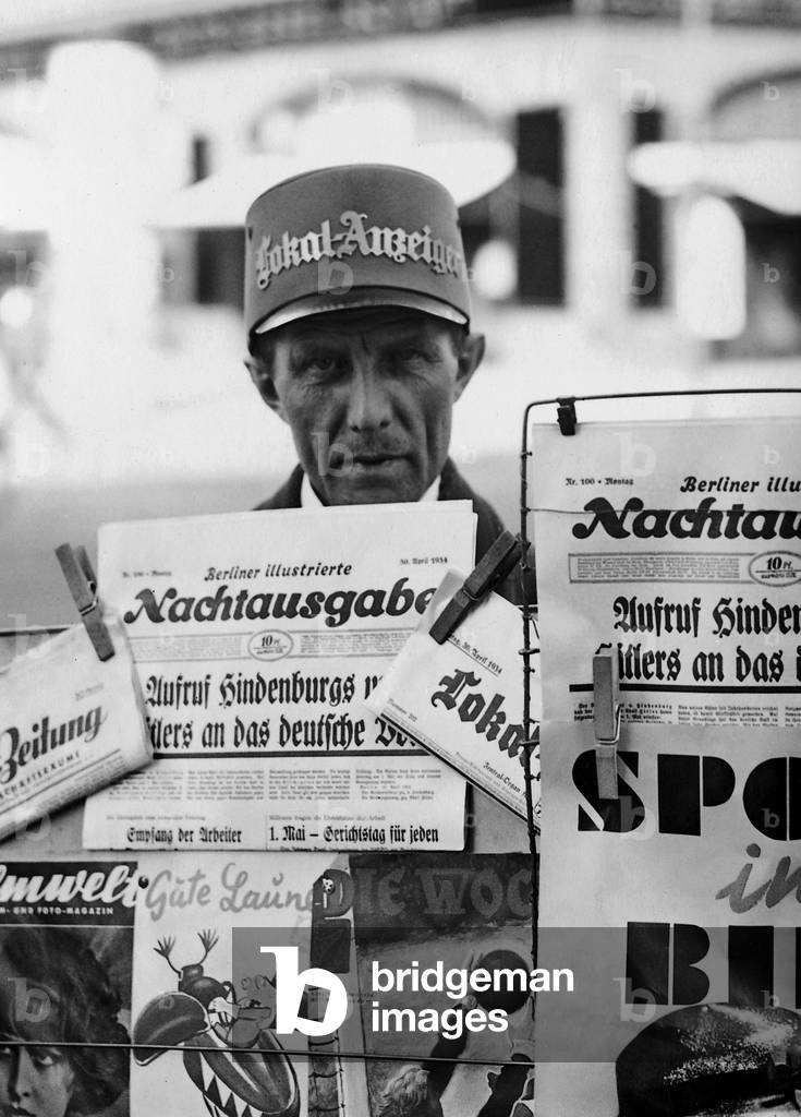 Newspaper vendor in Berlin, 1934 (b/w photo)