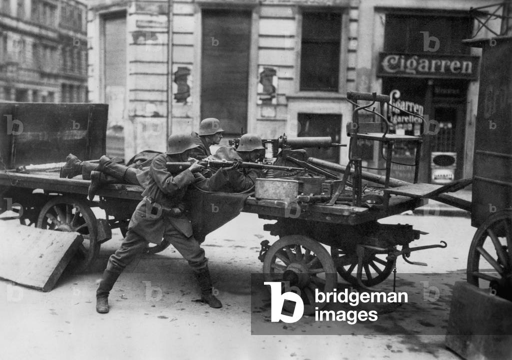 Government troops in the fight against Spartacists, 1919 (b/w photo)