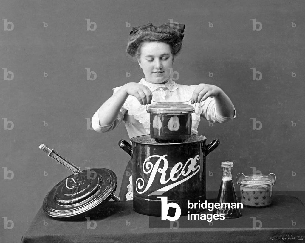 Food preservation device made by Rex, 1913 (b/w photo)