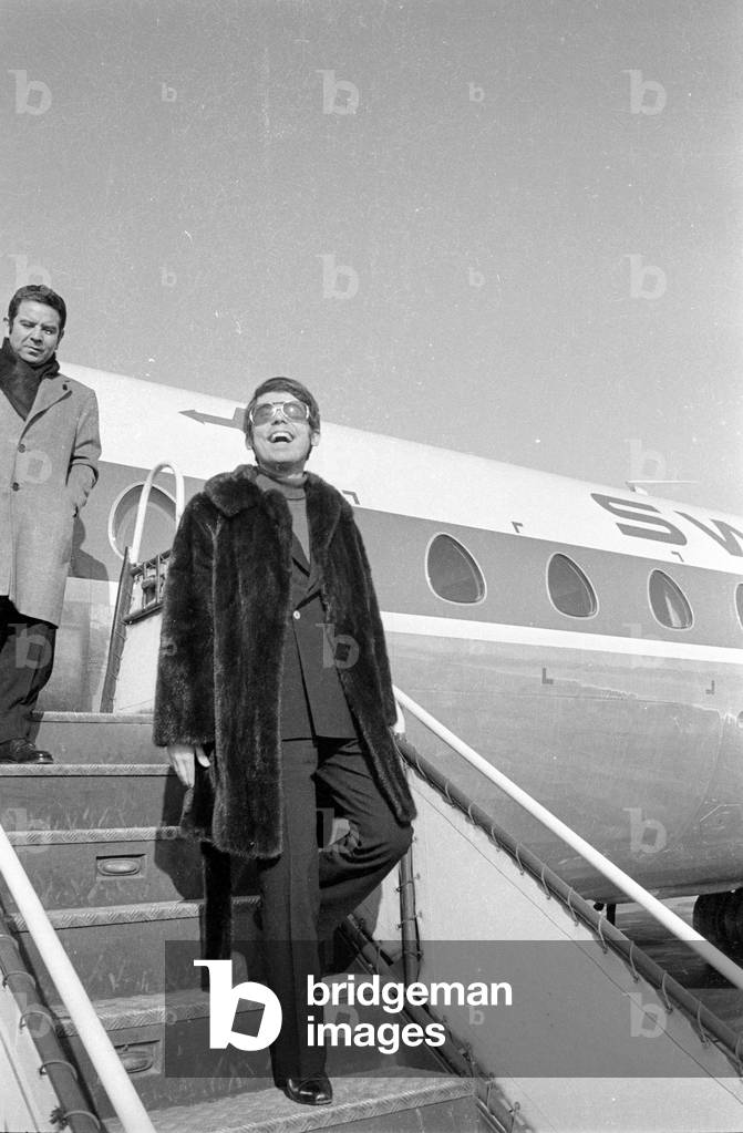 The Spanish singer Raphael at the Munich-Riem Airport, 1977 (b/w photo)