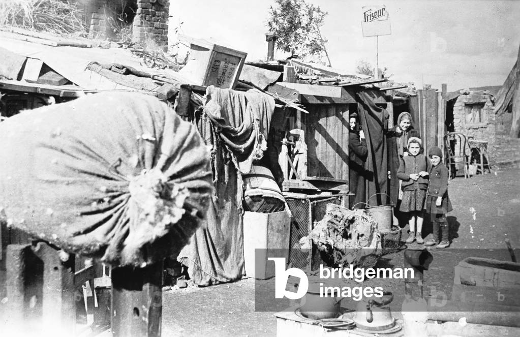 Jews in Poland, 1941 (b/w photo)