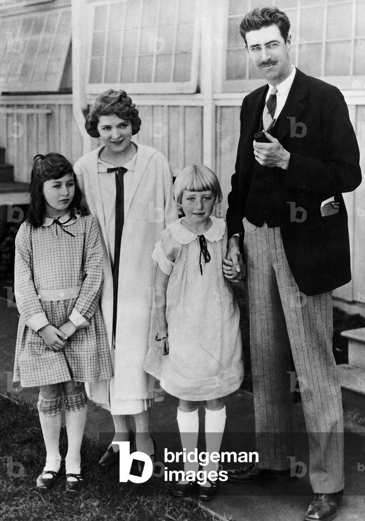 Mary Pickford and William Beaudine with his daughters, 1925 (b/w photo)