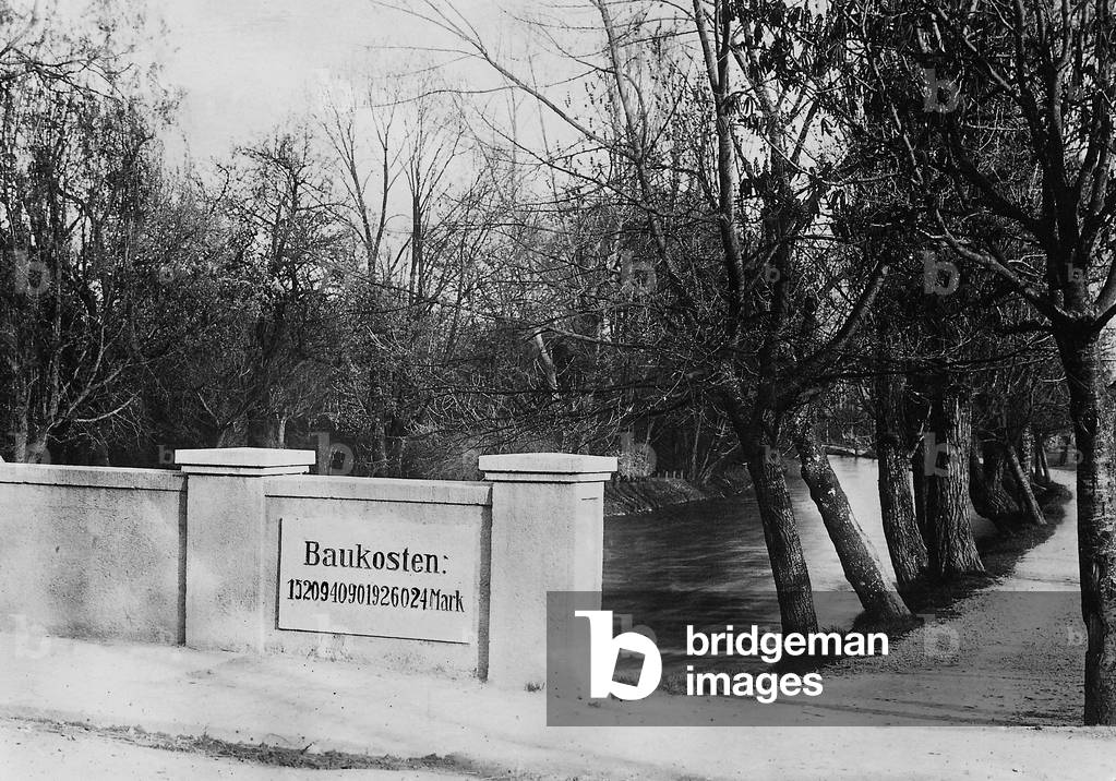 Construction costs during the inflation on a bridge, 1923 (b/w photo)