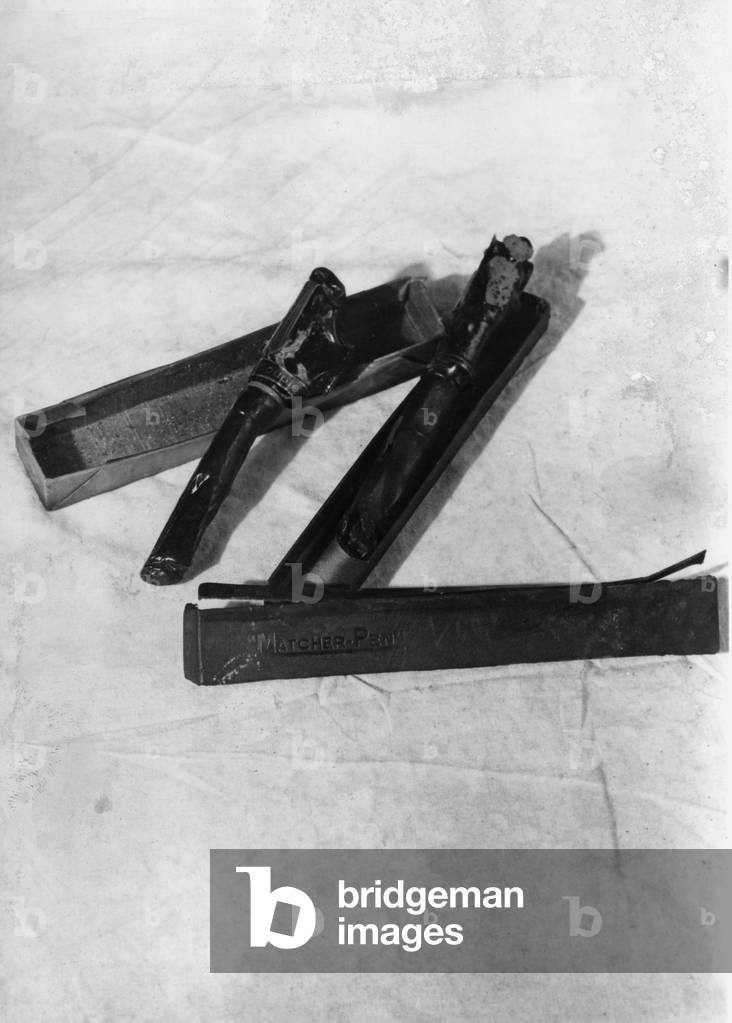 World War II: Explosive pencils (b/w photo)