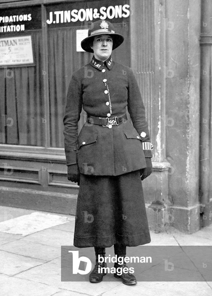 British policewoman (b/w photo)