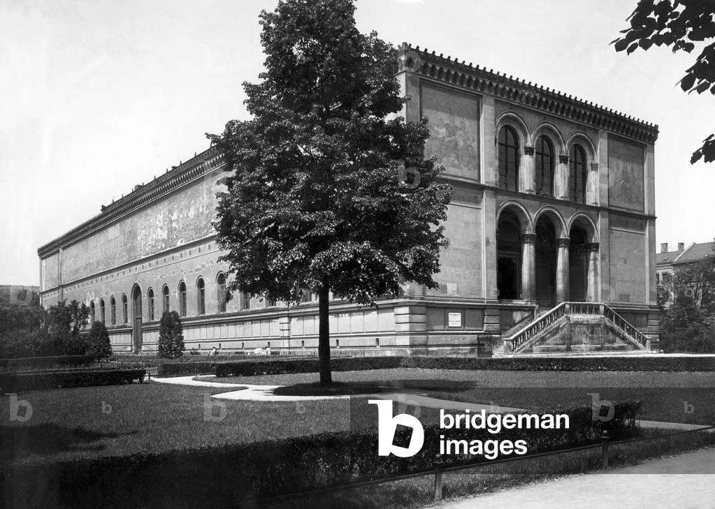 The Neue Pinakothek in Munich, before 1944 (b/w photo)