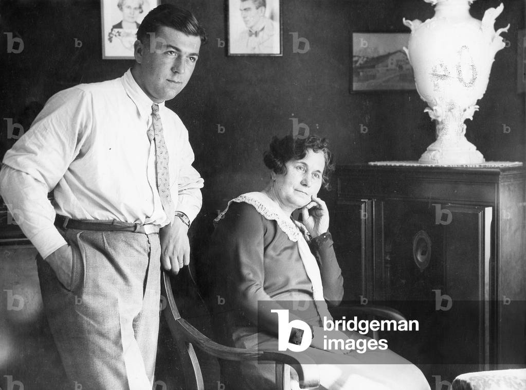 The mother and the brother of Max Schmeling, 1930 (b/w photo)