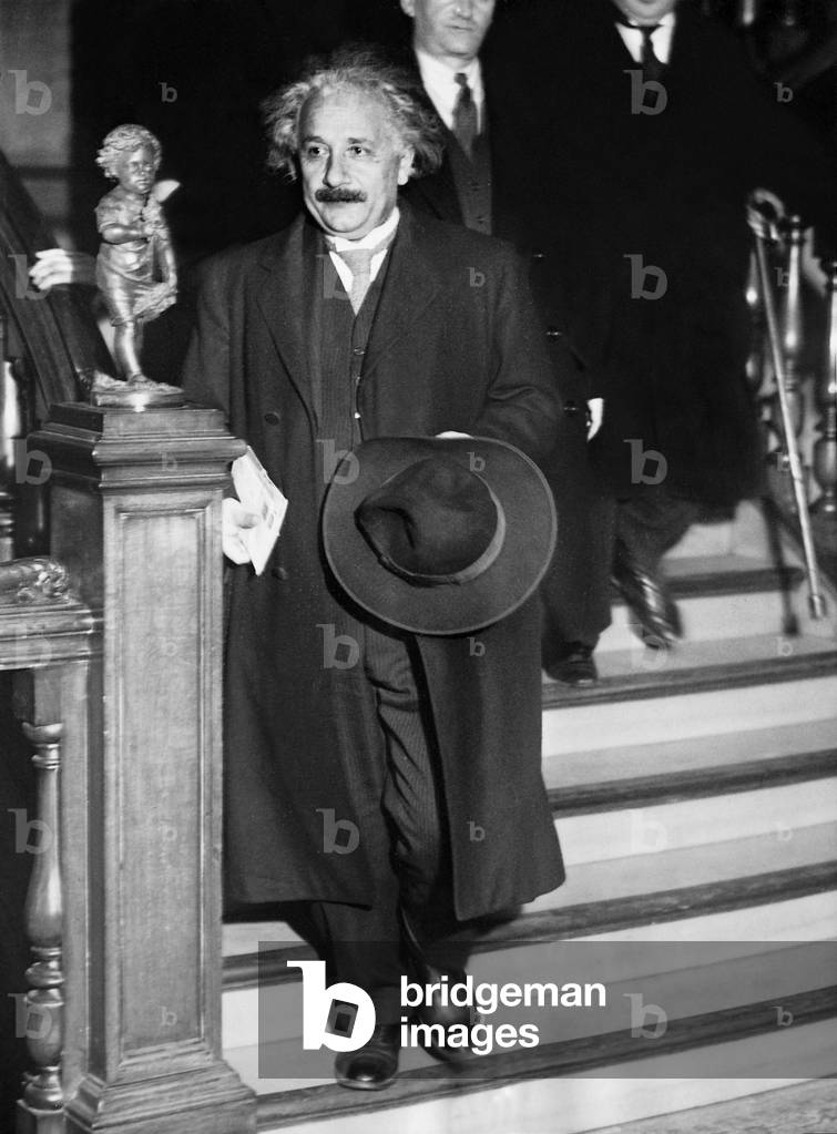 Albert Einstein goes to the U.S.A. from board, 1930 (b/w photo)