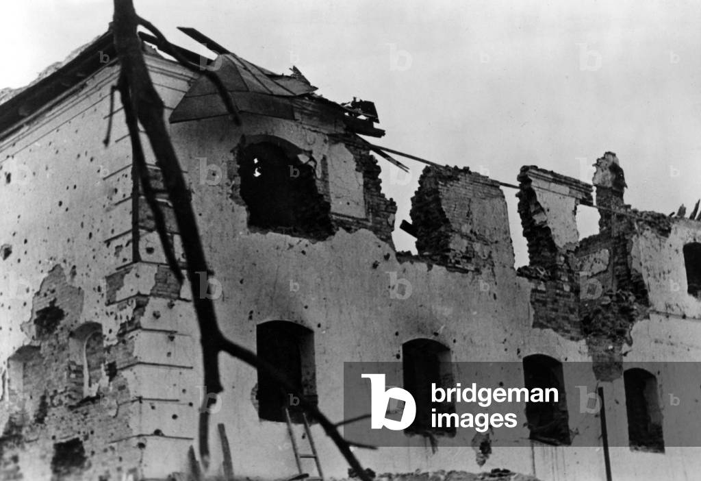 Destroyed prison in Kholm, 1942 (b/w photo)