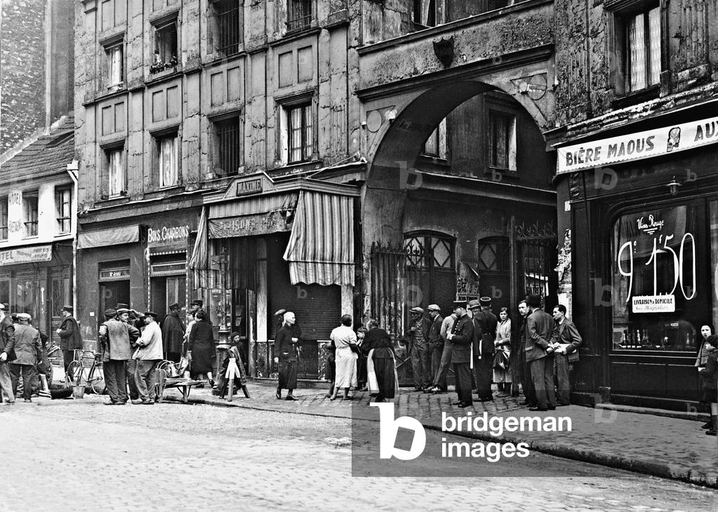Inner-city Paris, 1934 (b/w photo)