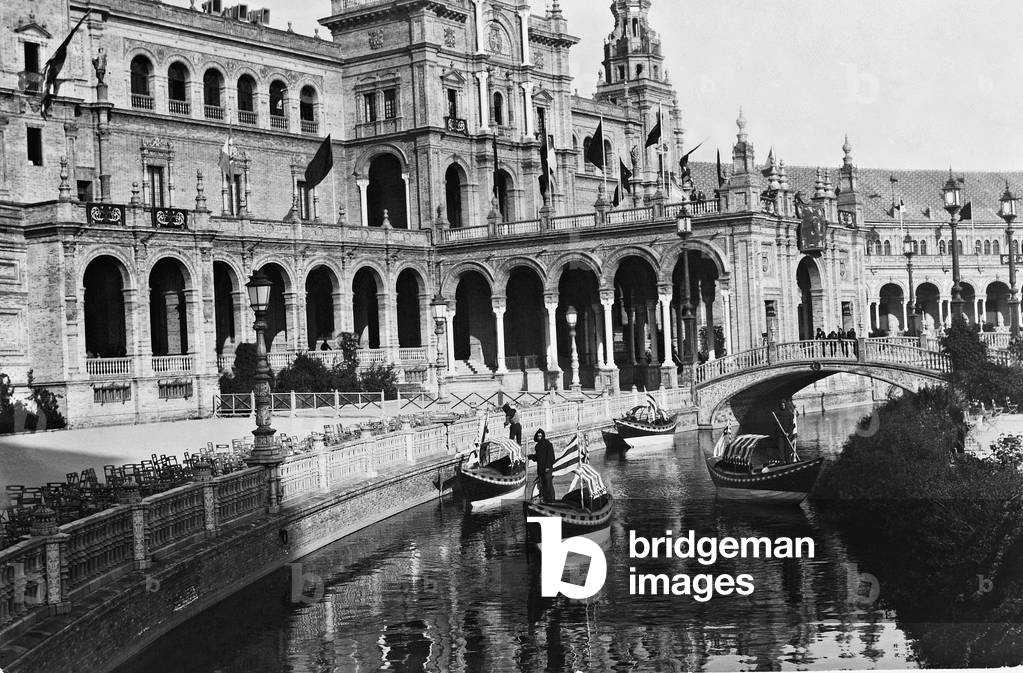 Plaza de Espana in Seville, 1929 (b/w photo)
