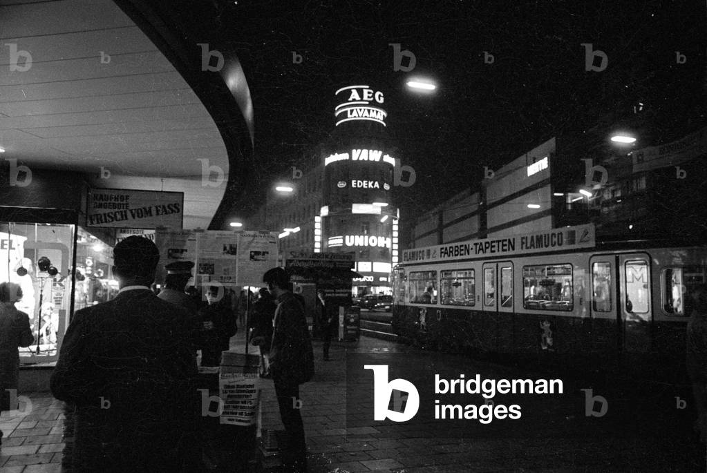 At night in Munich, 1971 (b/w photo)
