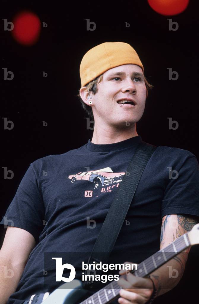 Singer and guitarist Tom Delonge (USA / Blink 182) during the Terremoto Festival in Hamburg, 2000 (photo)