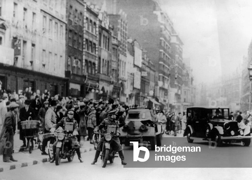 Crowds on the street during the Battle of Britain, London, 1940 (b/w photo)