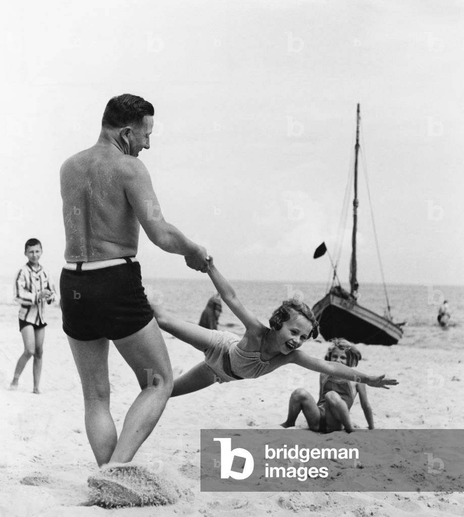 Beach holiday in Germany, 1938 (b/w photo)