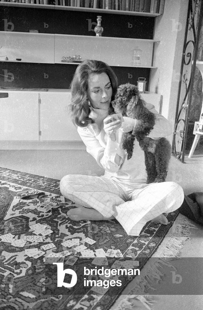 Karin Dor - home report, 1971 (b/w photo)