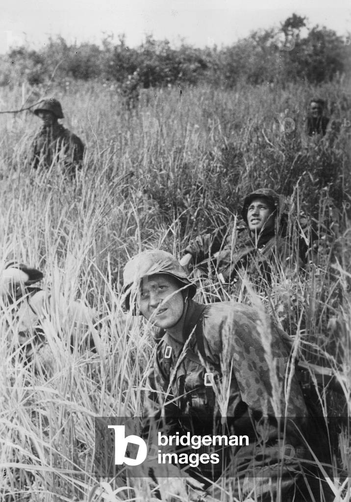 Soldiers of the Waffen-SS in Russia, 1941 (b/w photo)