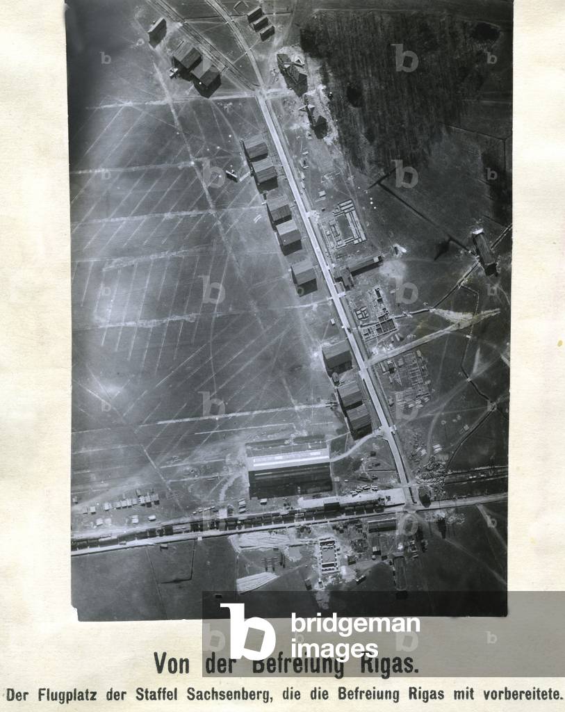 Aerial view of the airfield of the season Sachsenberg, 1919