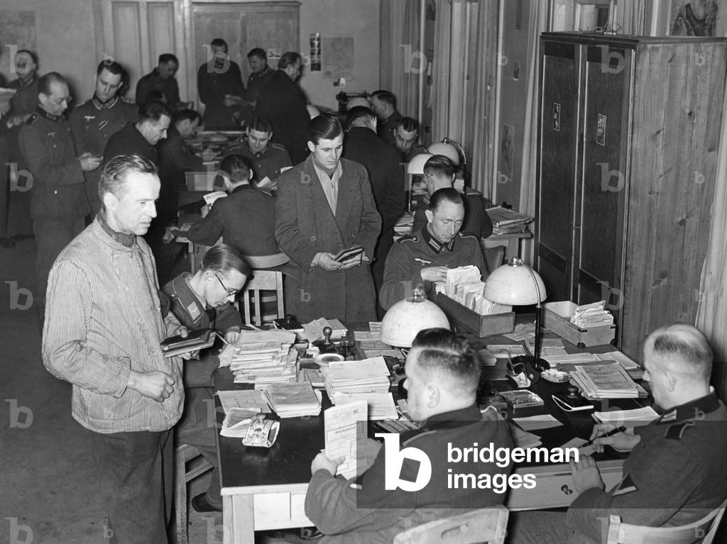 A recruiting office of the Wehrmacht, 1941 (b/w photo)