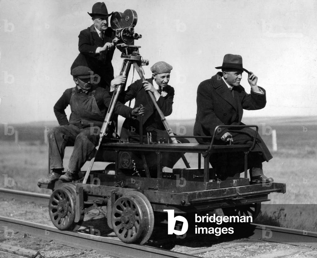 Filming of an American weekly show, 1926 (b/w photo)