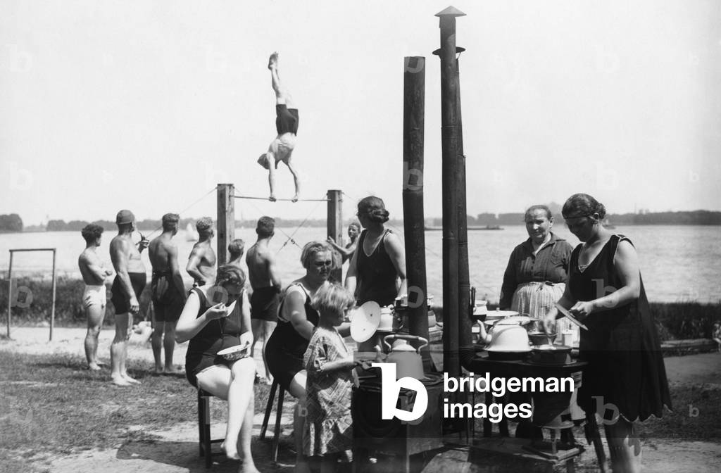 Bathing holiday at the Tegeler See, 1926 (b/w photo)