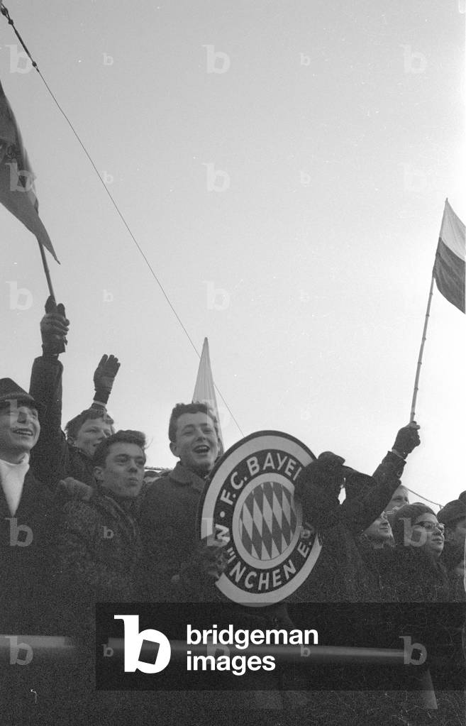 Fans of FC Bayern, 1966 (b/w photo)
